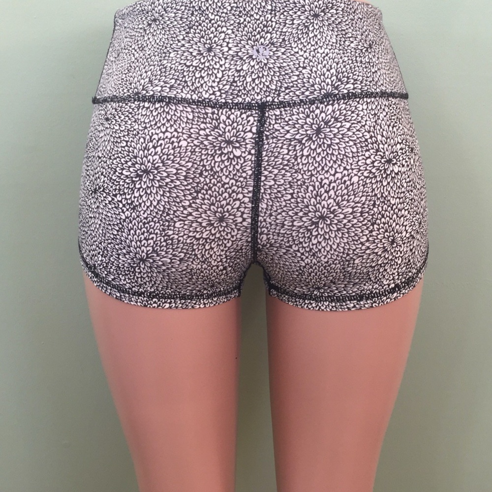 Lululemon Shorts - Picture 4 of 7